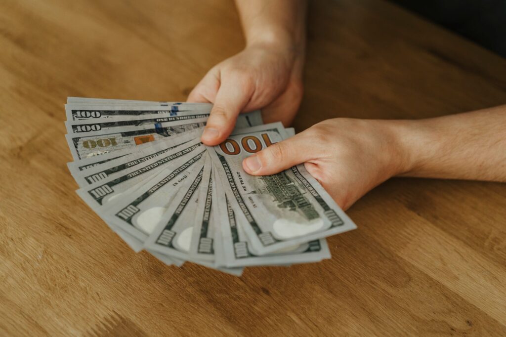 ETF et réinvestissement des dividendes : où vont tes 2 % ?