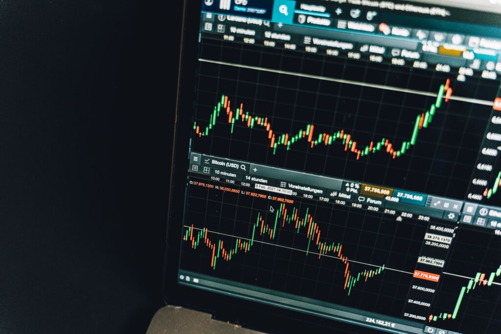 ETF et création-rachat : le mécanisme qui stabilise ton prix